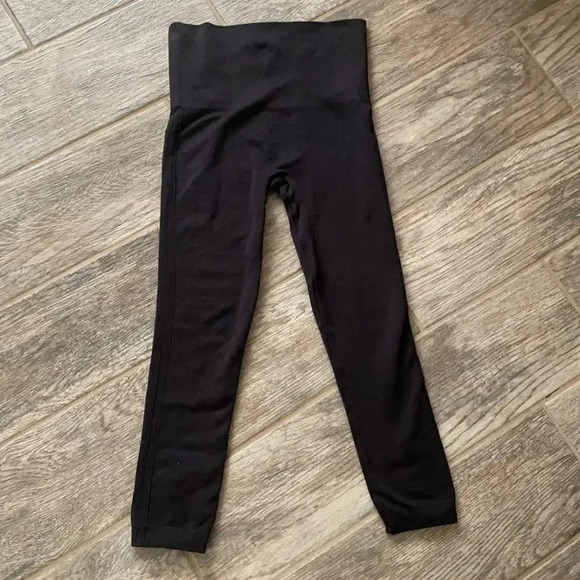 Spanx Black Lamn Cropped 20099R  Leggings, women’s size Small (2-4) - Picture 3 of 13